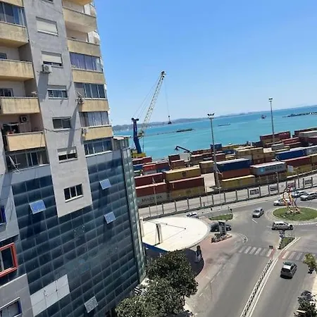 Smiley Port View 2bdr Center Apartmán *