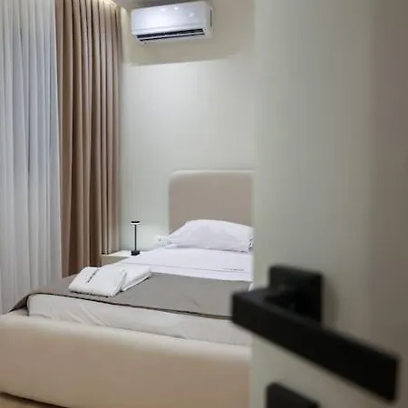 Smiley Port View 2bdr Center Apartment *